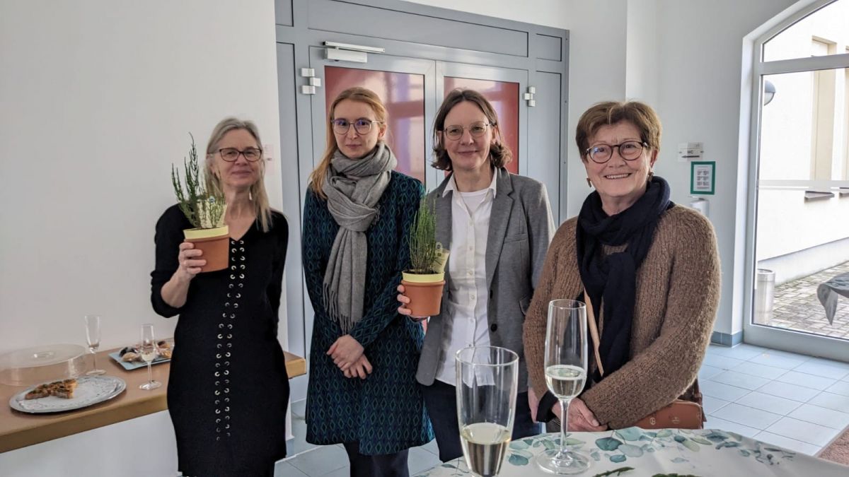 Abgeschlossene Promotion - Dr. Maria Fitzner IGZ - v.l.n.r. Prof. Dr. Monika Schreiner, Dr. Maria Fitzner, Prof. Dr. Susanne Baldermann, Annamaria Ranieri